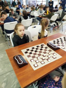 4 декабря в г. Щелково состоялось личное первенство Московской области по   молниеносной  игре в русские шашки  среди мальчиков и девочек младших возрастных групп.
